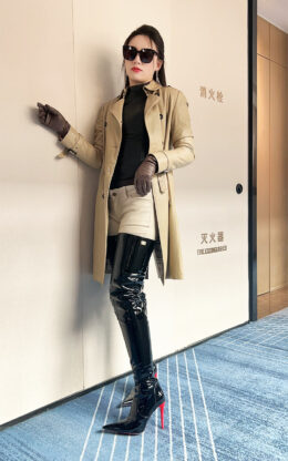 70%新现货OBL-T-2575   40码黑色镜面漆皮11cm长尖头大腿靴